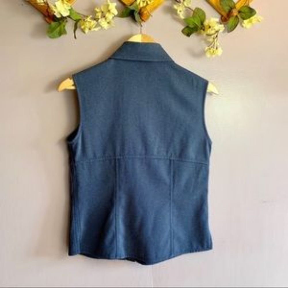 ST. JOHN BUTTON UP VEST - Picture 2 of 7